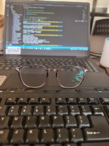 View larger photo: Anti-ray glass with a laptop and an external keyboard. 